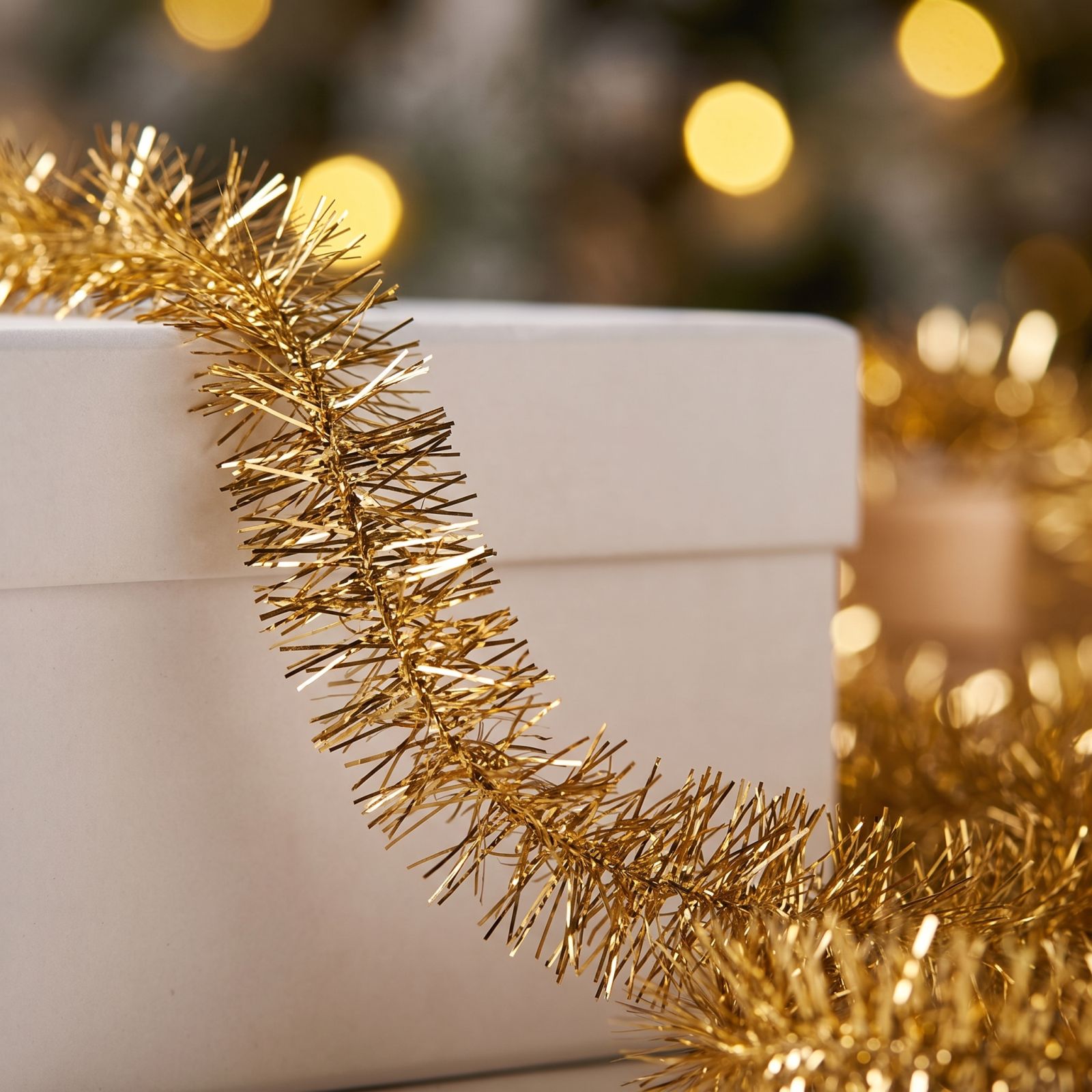 Plastic Wire Garland 5m Long 9 - огляд і ціна Tinsel Garland Decoration